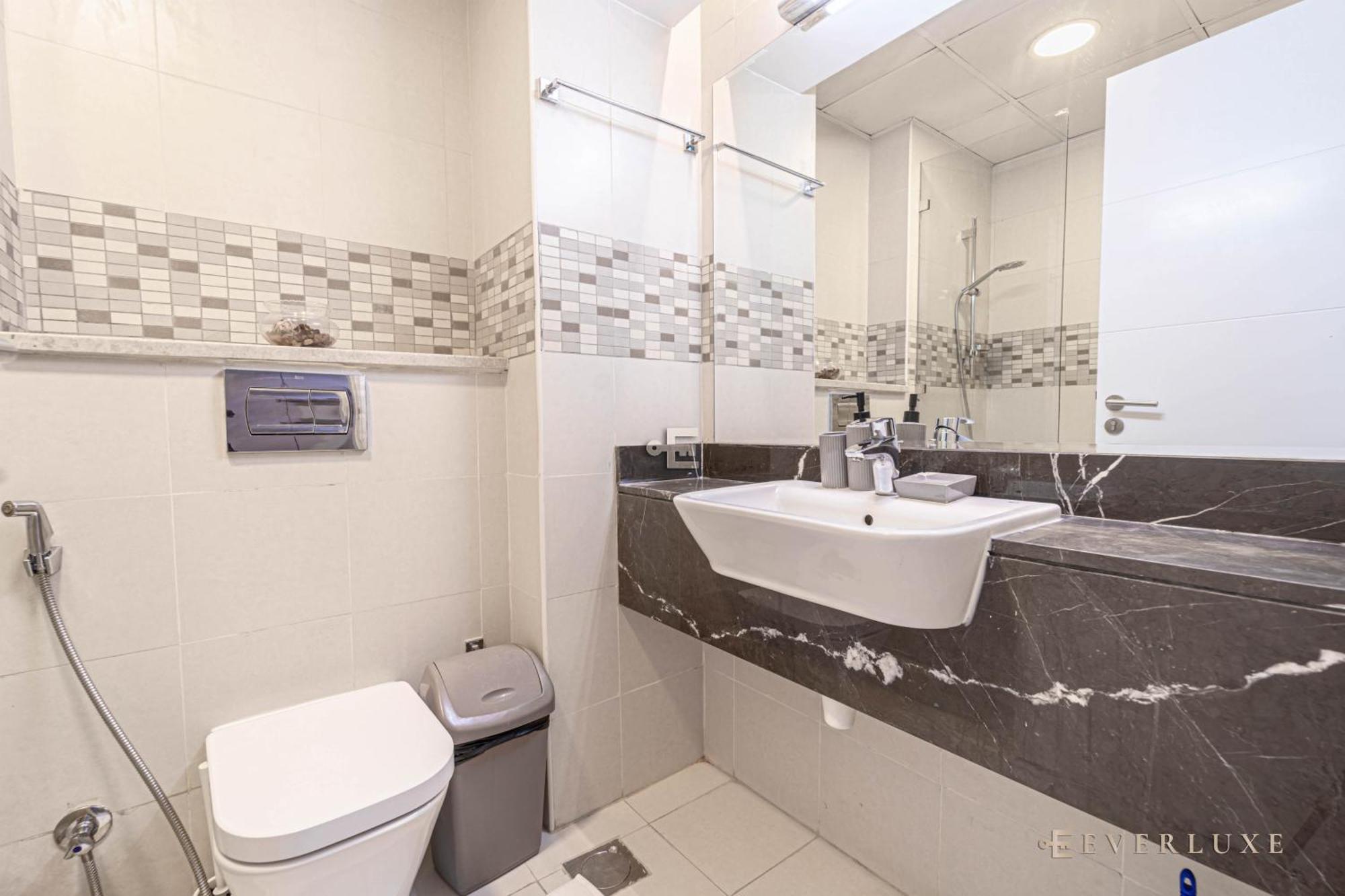 Everluxe Azizi Montrell Lovely Appartement *