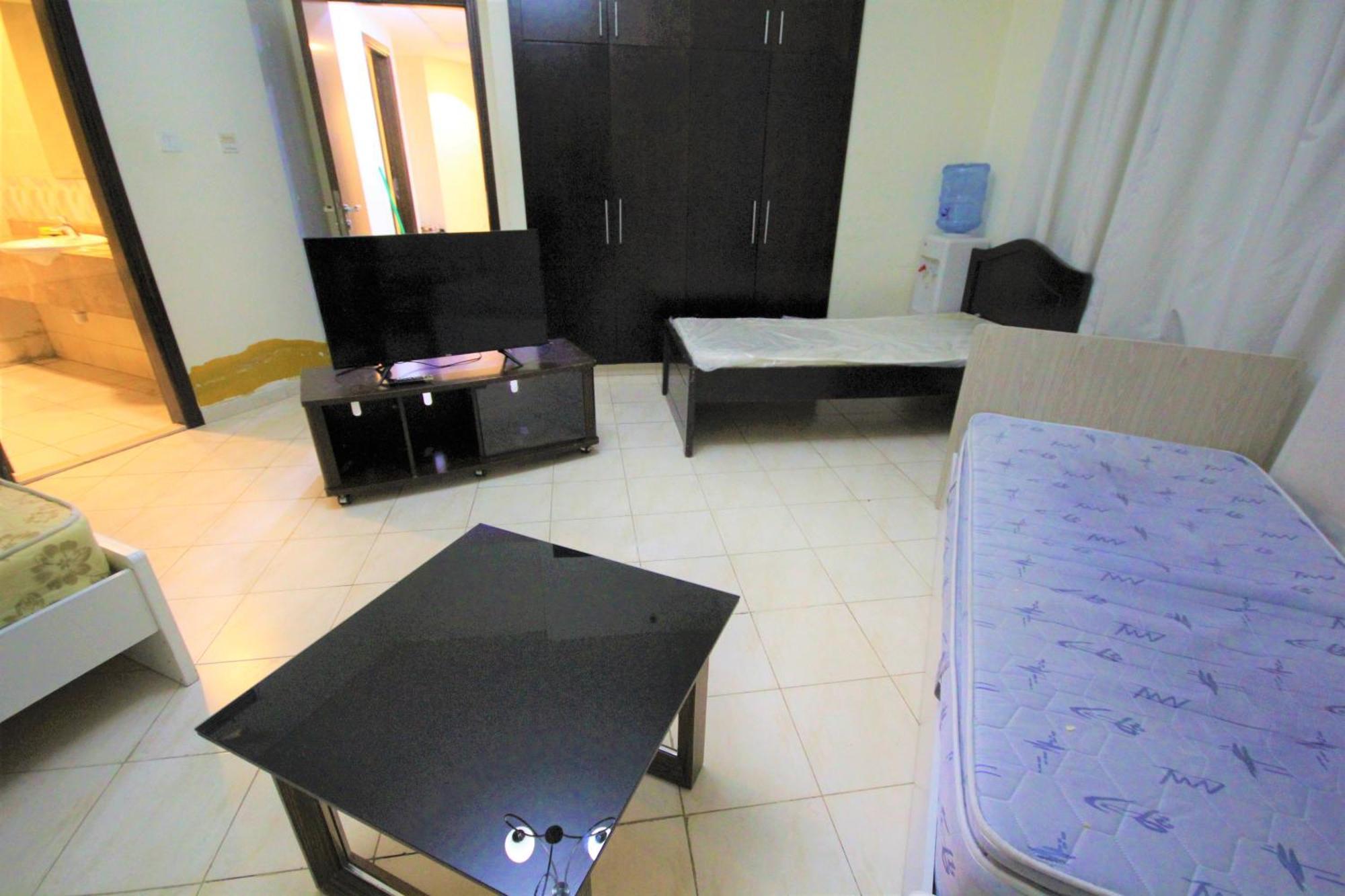 Wonderful ' For Girls Only ' In Tecom, Al Barsha Habitación en casa particular Dubái