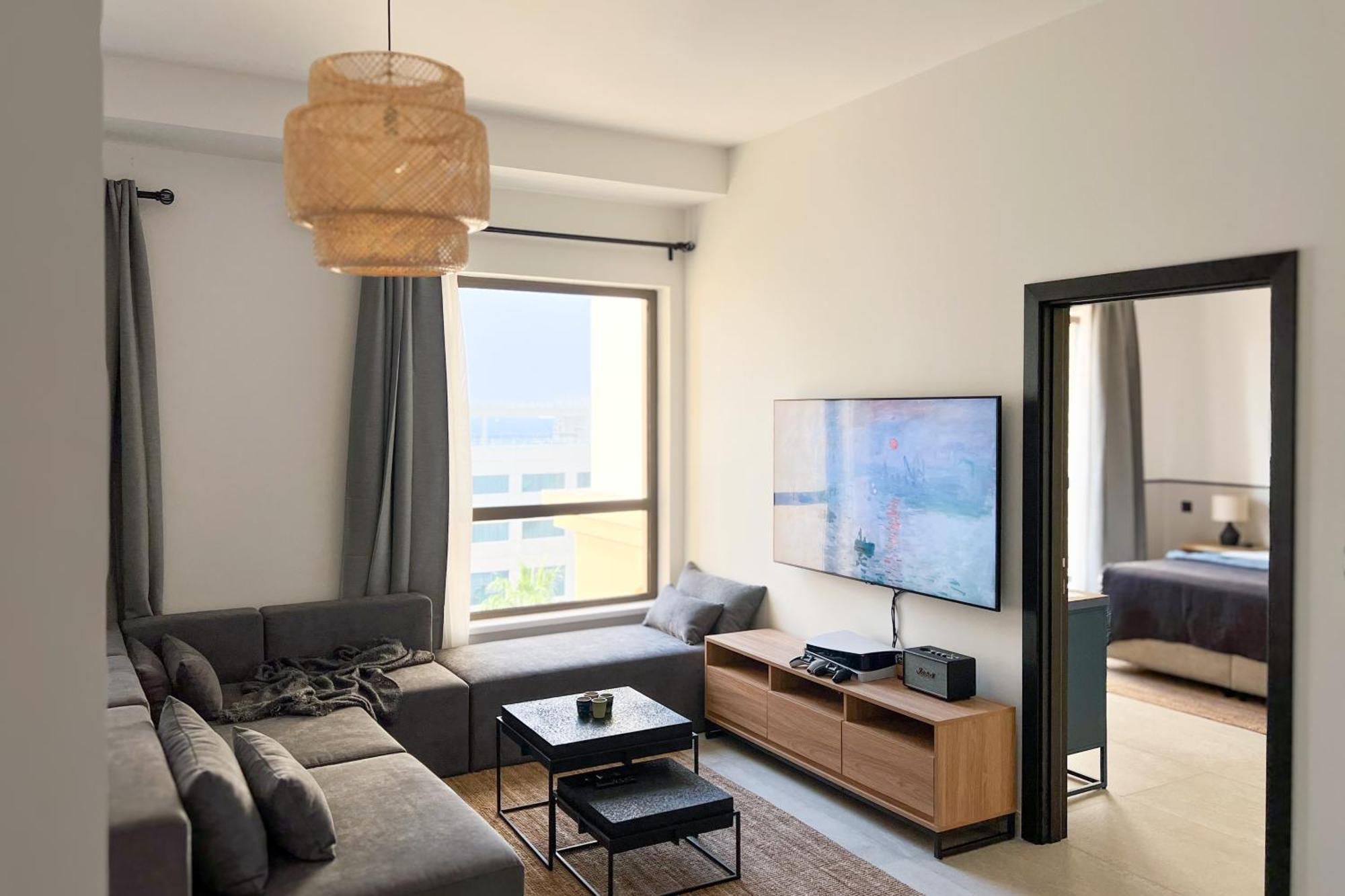 Favdubai Presents 2br In The Heart Of Jbr And Marina 150 M To Jbr With Famous Ain View The Biggest Ferris Wheel In The World Swimming Pool Access, Air-conditioned Gym, Free Parking & Housekeeping Appartement *
