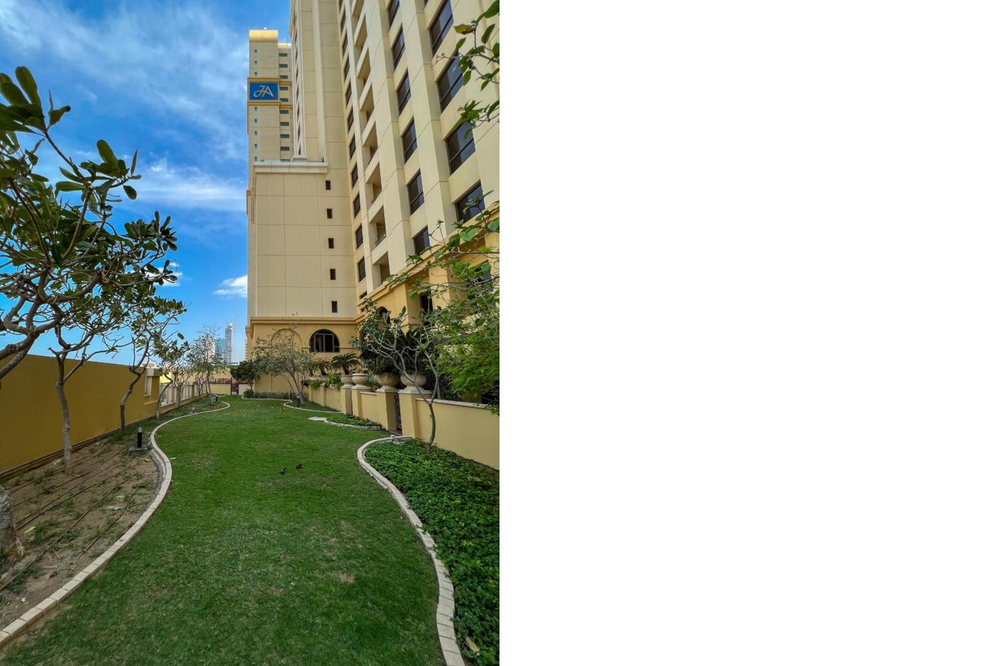 Favdubai Presents 2br In The Heart Of Jbr And Marina 150 M To Jbr With Famous Ain View The Biggest Ferris Wheel In The World Swimming Pool Access, Air-conditioned Gym, Free Parking & Housekeeping * Dubaï