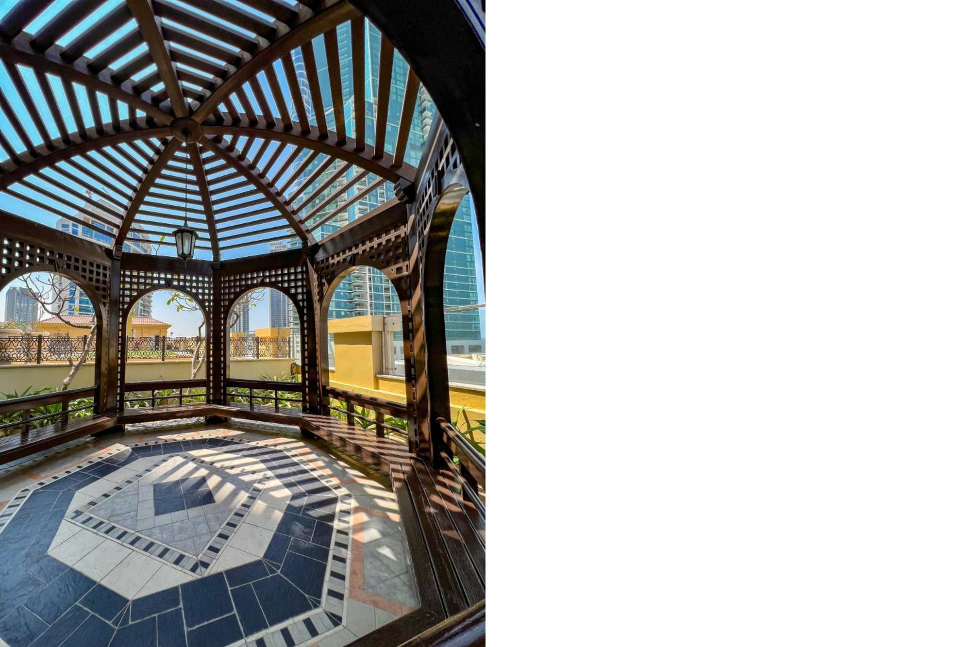 Favdubai Presents 2br In The Heart Of Jbr And Marina 150 M To Jbr With Famous Ain View The Biggest Ferris Wheel In The World Swimming Pool Access, Air-conditioned Gym, Free Parking & Housekeeping Appartement Dubaï