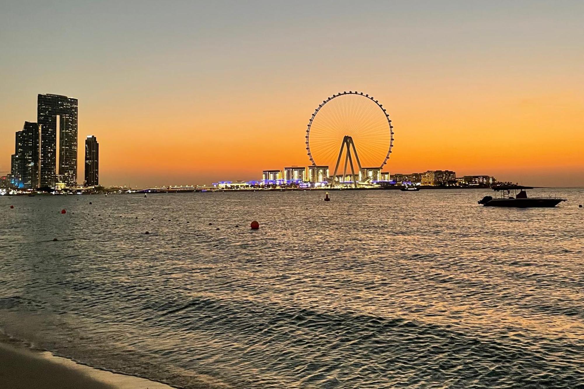 Appartement Favdubai Presents 2br In The Heart Of Jbr And Marina 150 M To Jbr With Famous Ain View The Biggest Ferris Wheel In The World Swimming Pool Access, Air-conditioned Gym, Free Parking & Housekeeping *