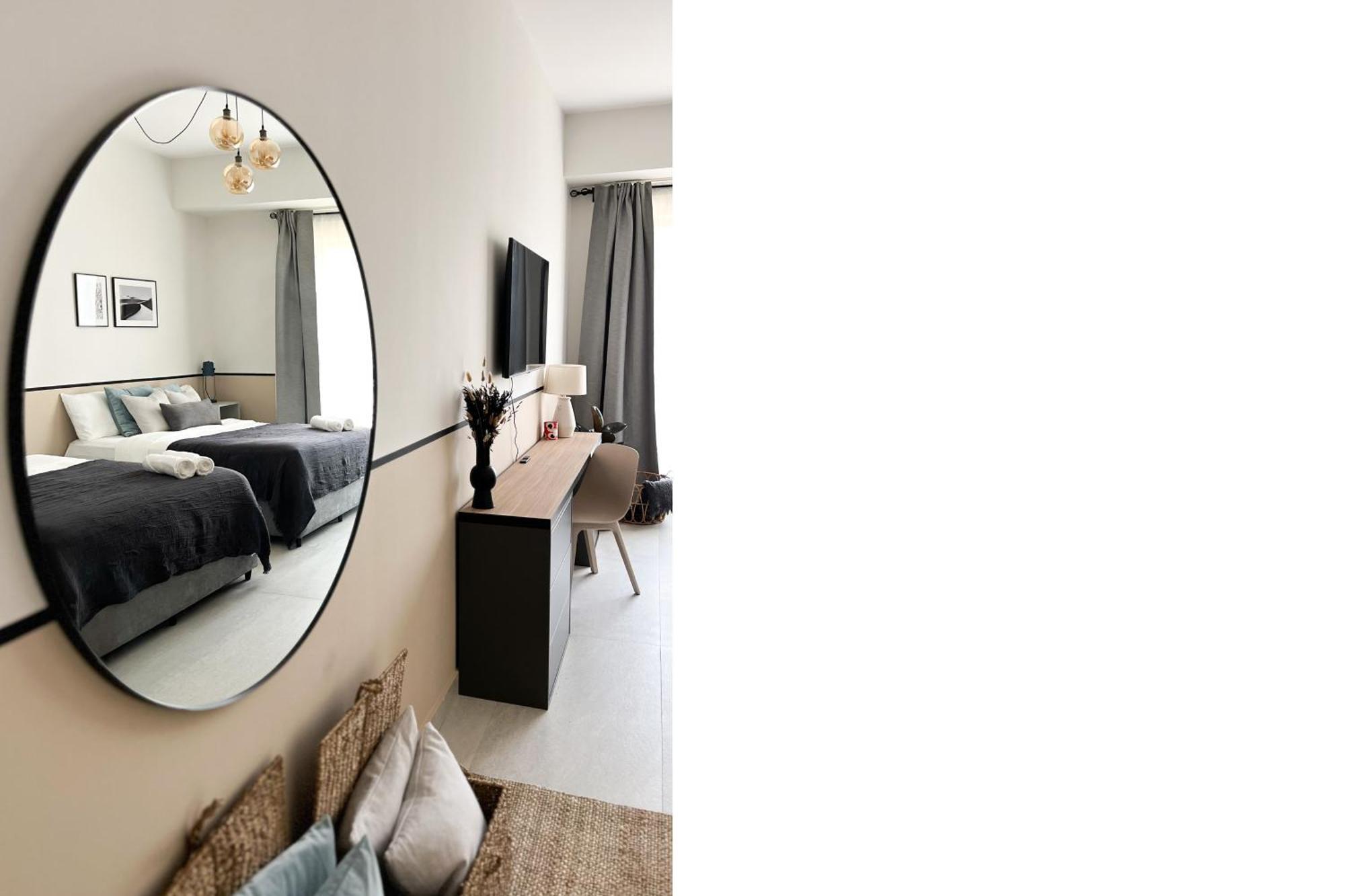 Favdubai Presents 2br In The Heart Of Jbr And Marina 150 M To Jbr With Famous Ain View The Biggest Ferris Wheel In The World Swimming Pool Access, Air-conditioned Gym, Free Parking & Housekeeping * Dubaï