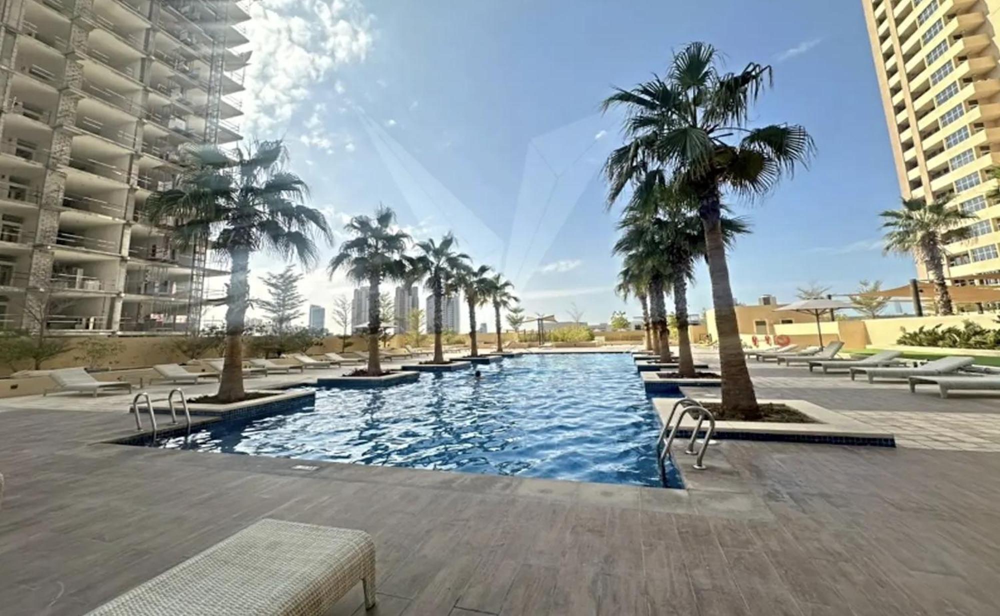 38th Floor Luxe Studio In Jvc, Centrally Located, Swimming Pool & Gym, Must View * Dubái