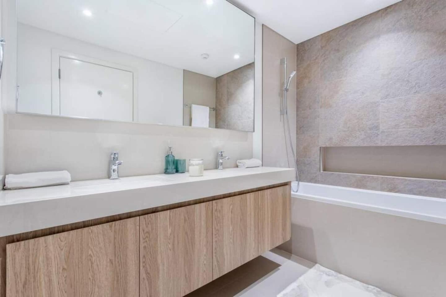 3br Facing Mall 5 Min Walk To Burj Khalifa Appartement Dubaï