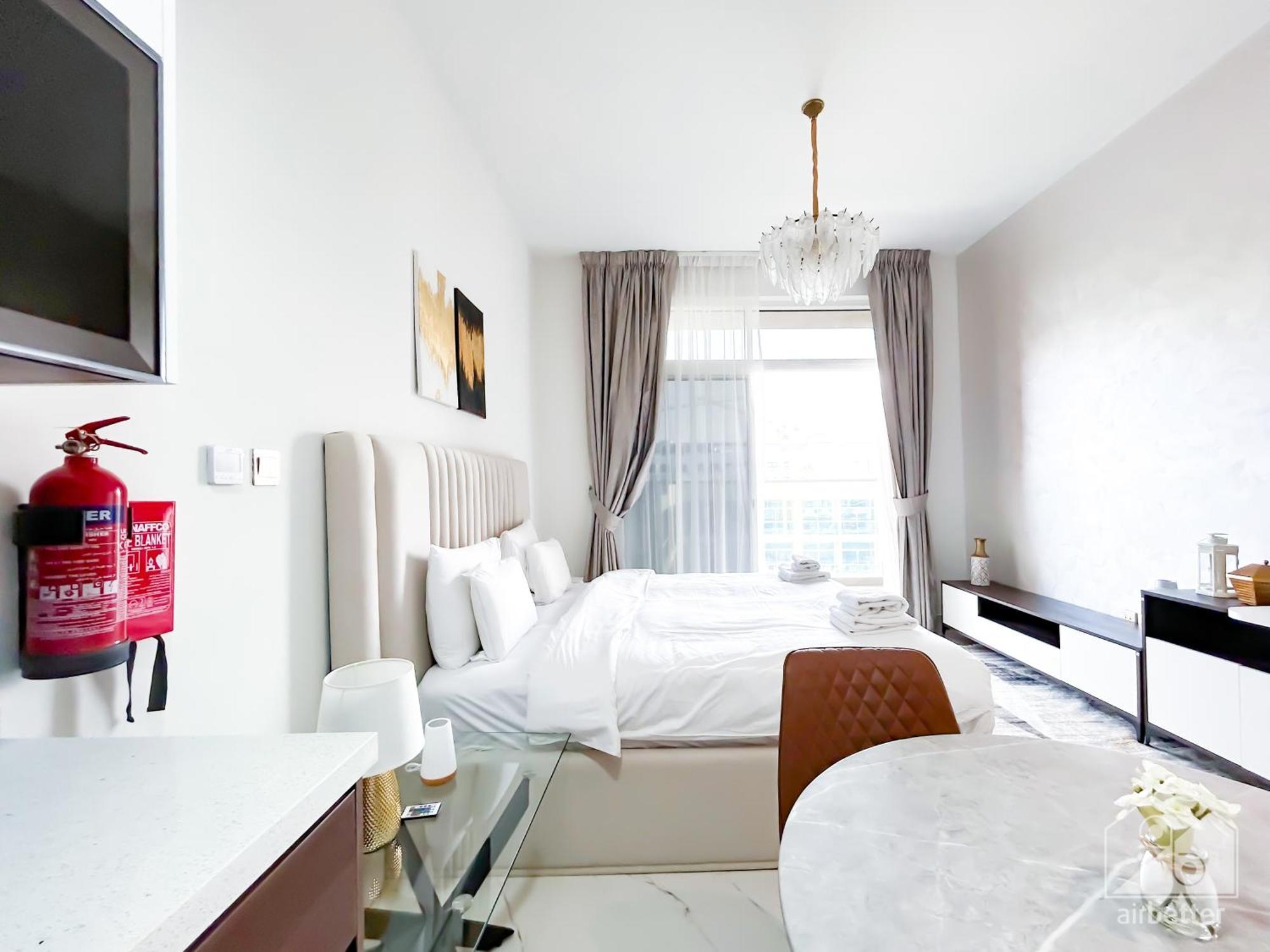 Stunning With Balcony In Arjan