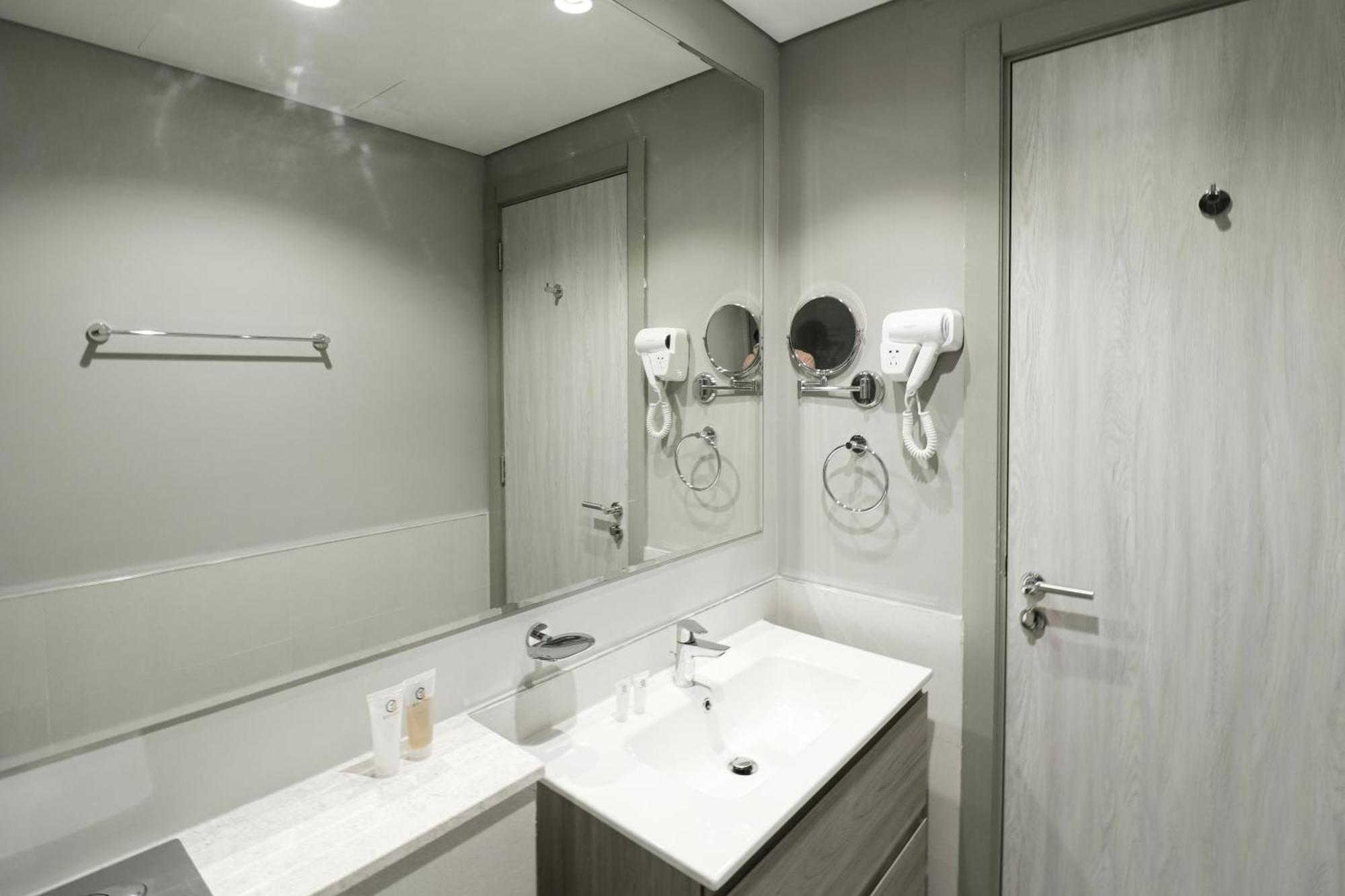 Three Bedroom Near Mall Street Downtown - Ezytrac Apartamento
