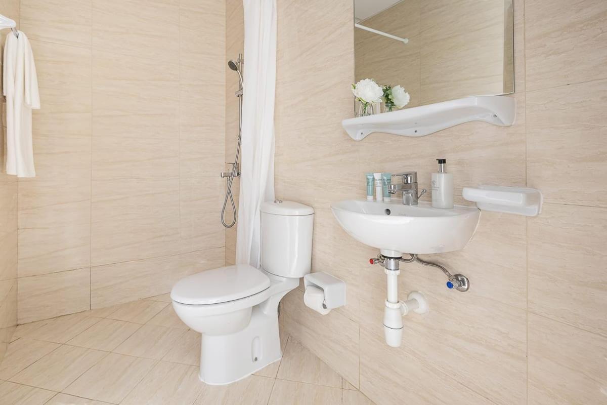 Frank Porter - Mon Reve Apartament Dubai