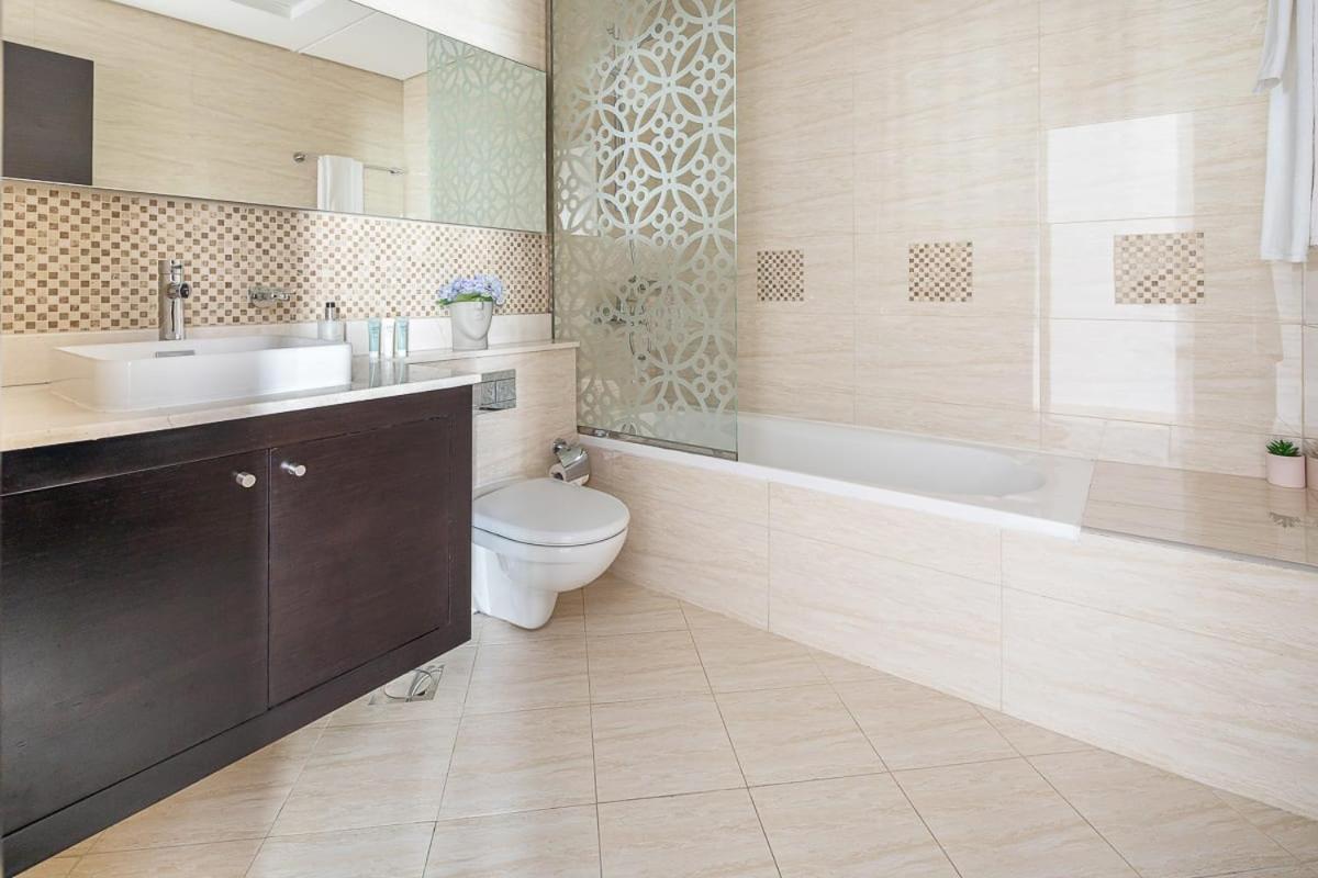 Frank Porter - Mon Reve Apartament Dubai