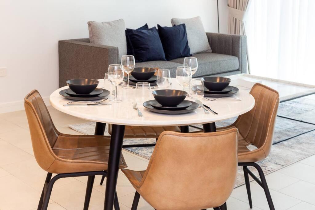 Appartement 1br In A Prime Jbr Location With Access