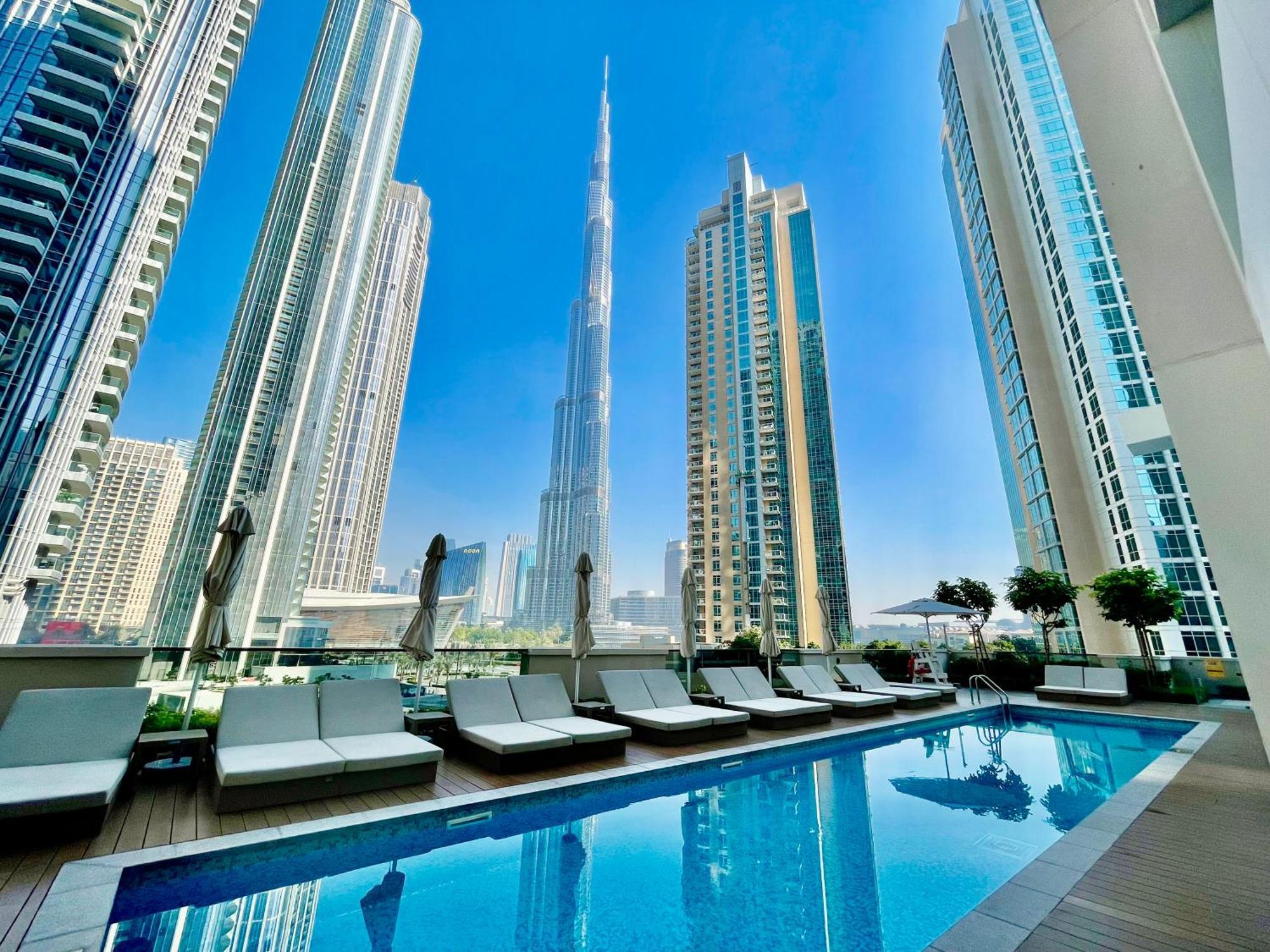 Chic Luxe 2br I High Floor L By Burj Khalifa & Mall I Pool L Gym Dubái