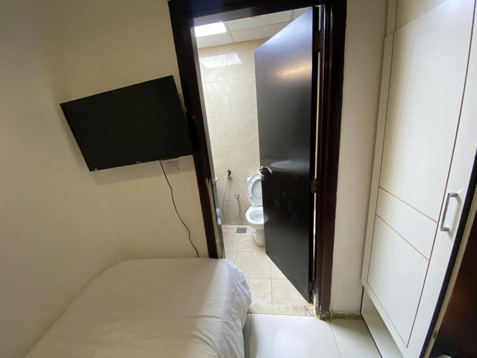 Budget With Private Bathroom For 'girls' Only In Dubai, Marina Apartment