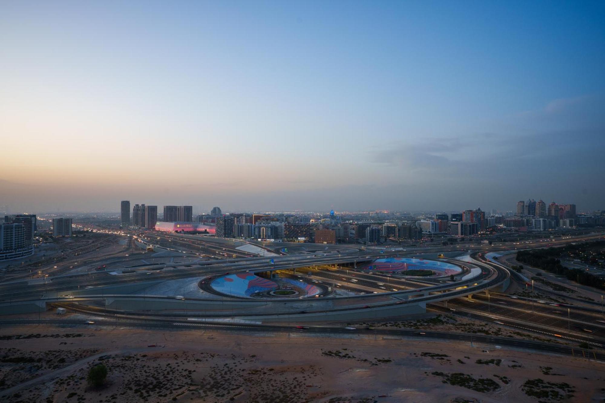 Luxury In Dubailand - Apartment