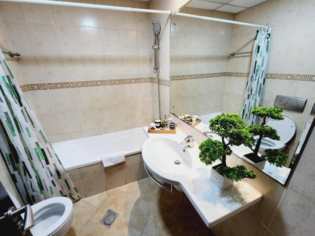 Lovely 1-bedroom In The Heart Of Marina Apartamento