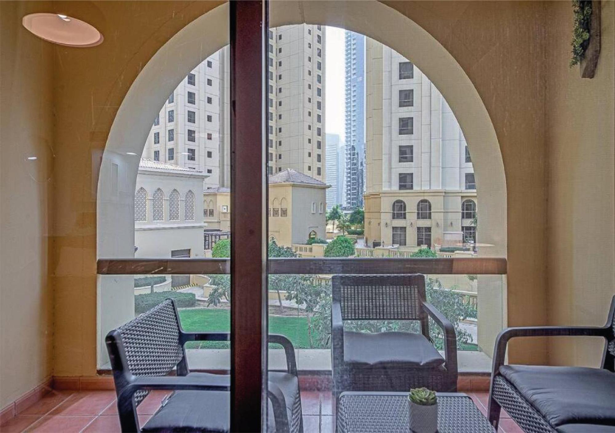 Sunshine & Breezes Cozy Studio In Jbr Near Beach Apartment