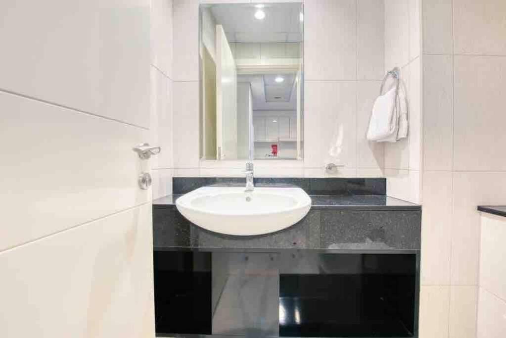 Spacious 1 Bed With Pool & View Appartement *