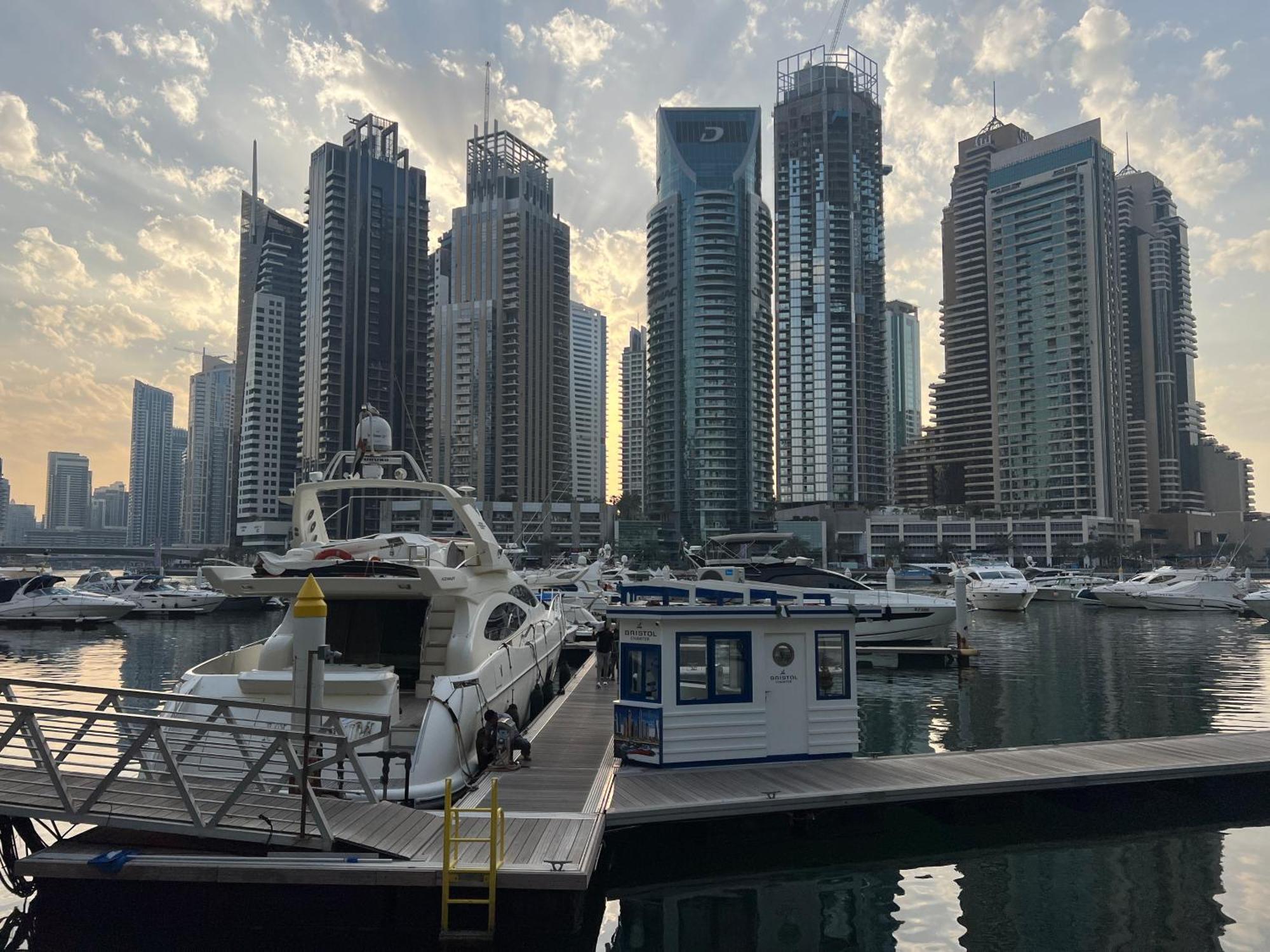 Stunning Views 1 Bedroom Flat, Near & Tram With Free Parking In Marina * Dubaï