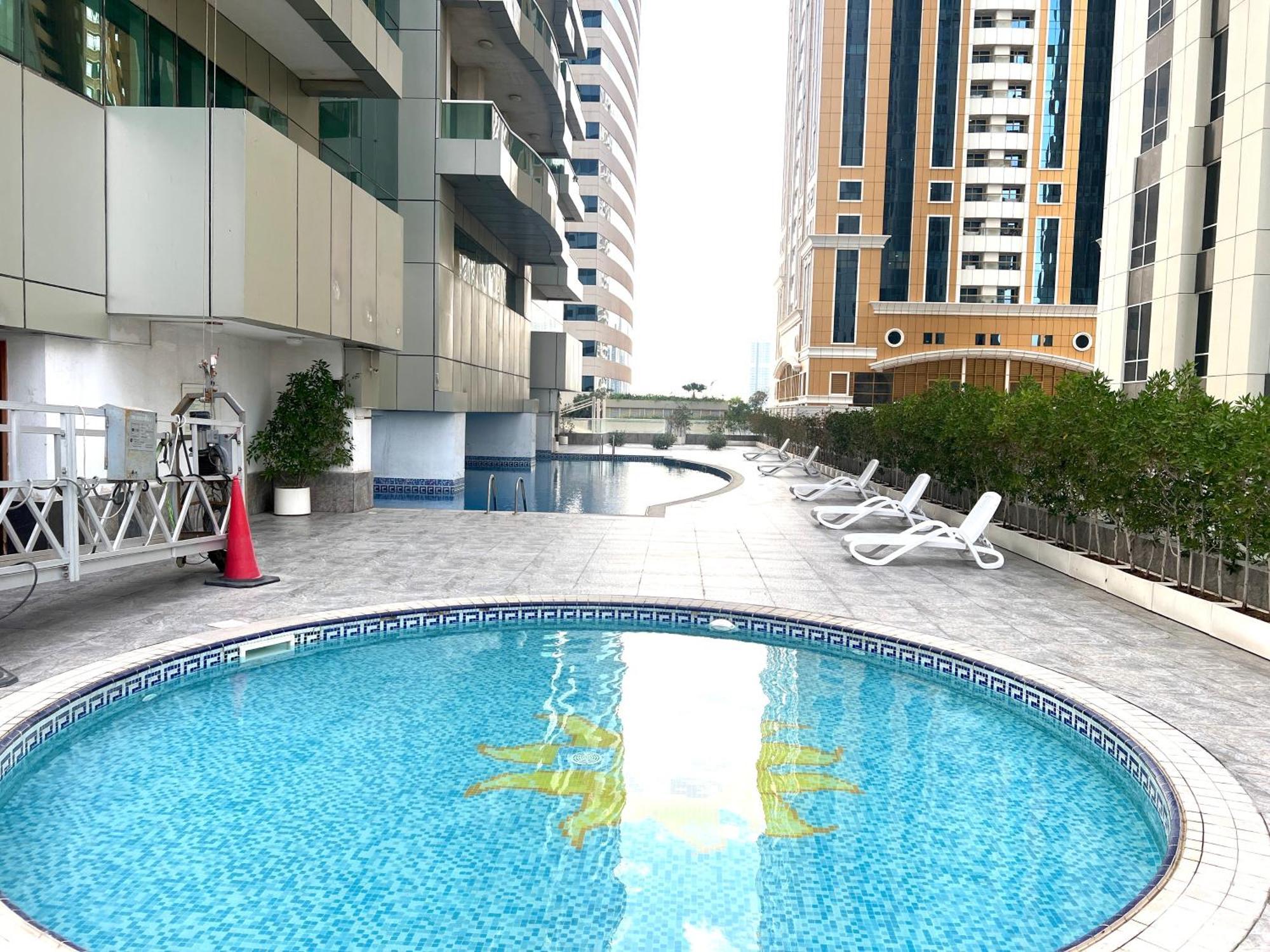 Stunning Views 1 Bedroom Flat, Near & Tram With Free Parking In Marina Appartement