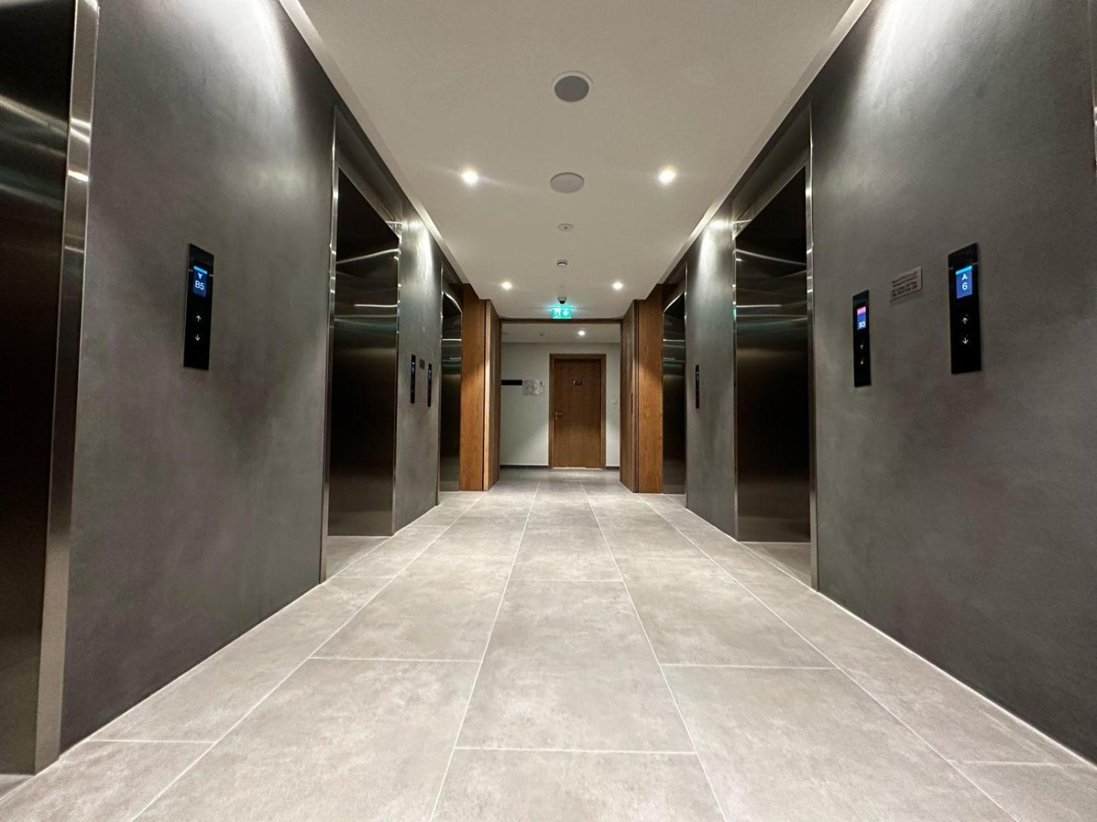 Capsule Flora Business Bay View Burj Khalifa-pool Table-game Arcade-projector-playstation 5 *