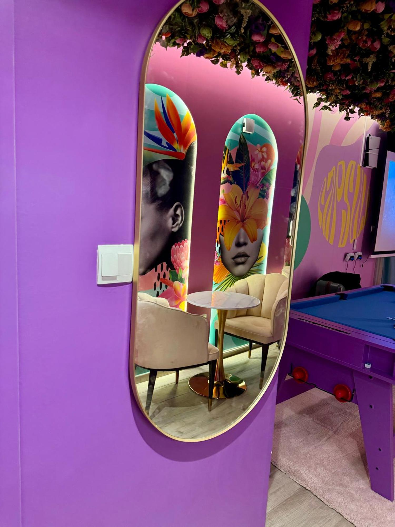 Capsule Flora Business Bay View Burj Khalifa-pool Table-game Arcade-projector-playstation 5 * Dubai
