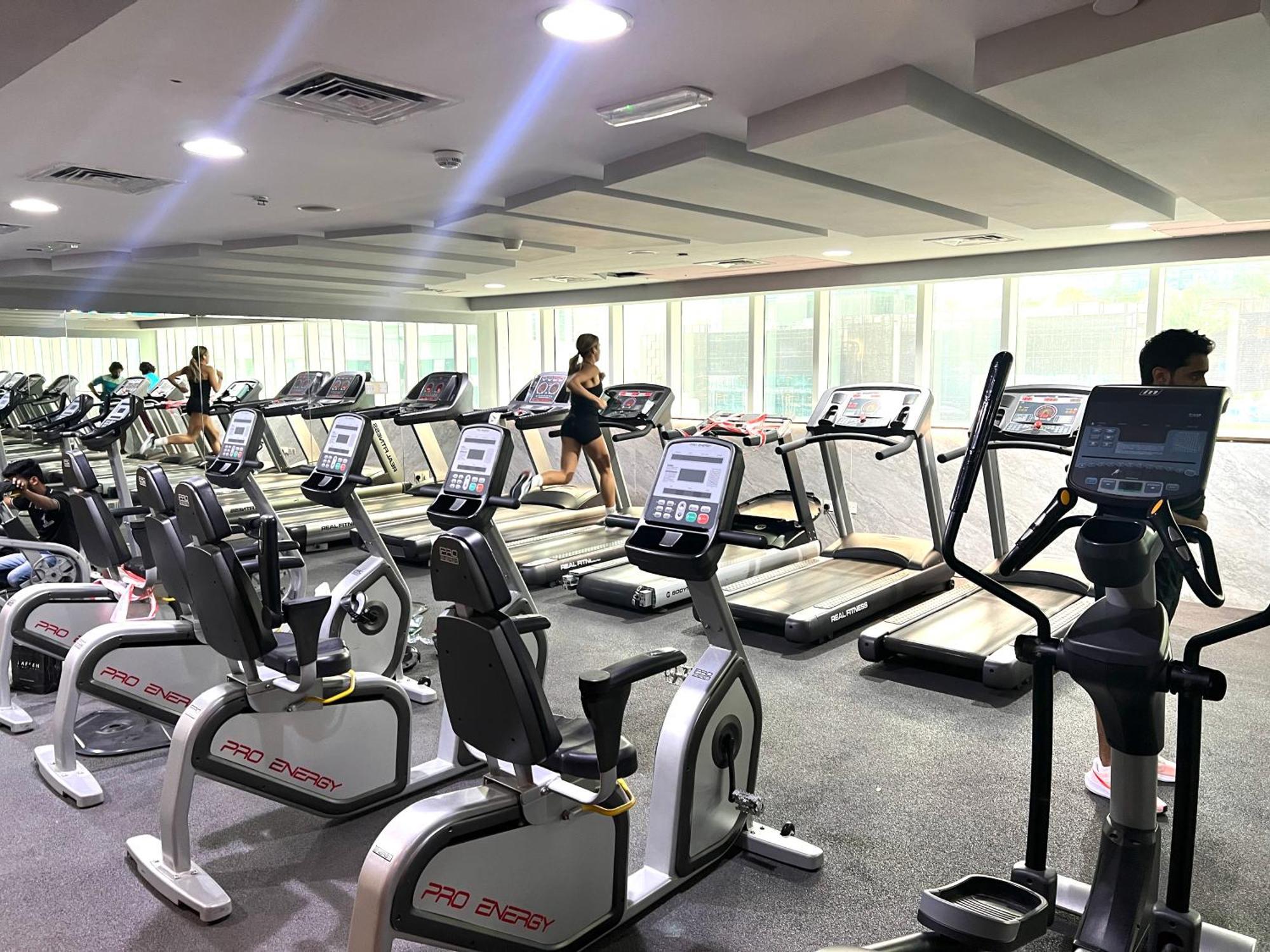 Stunning Views 1 Bedroom Flat, Near & Tram With Free Parking In Marina * Dubaï