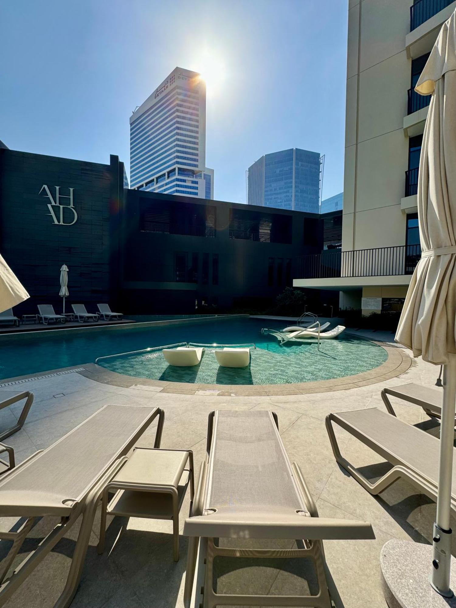 Capsule Flora Business Bay View Burj Khalifa-pool Table-game Arcade-projector-playstation 5 *