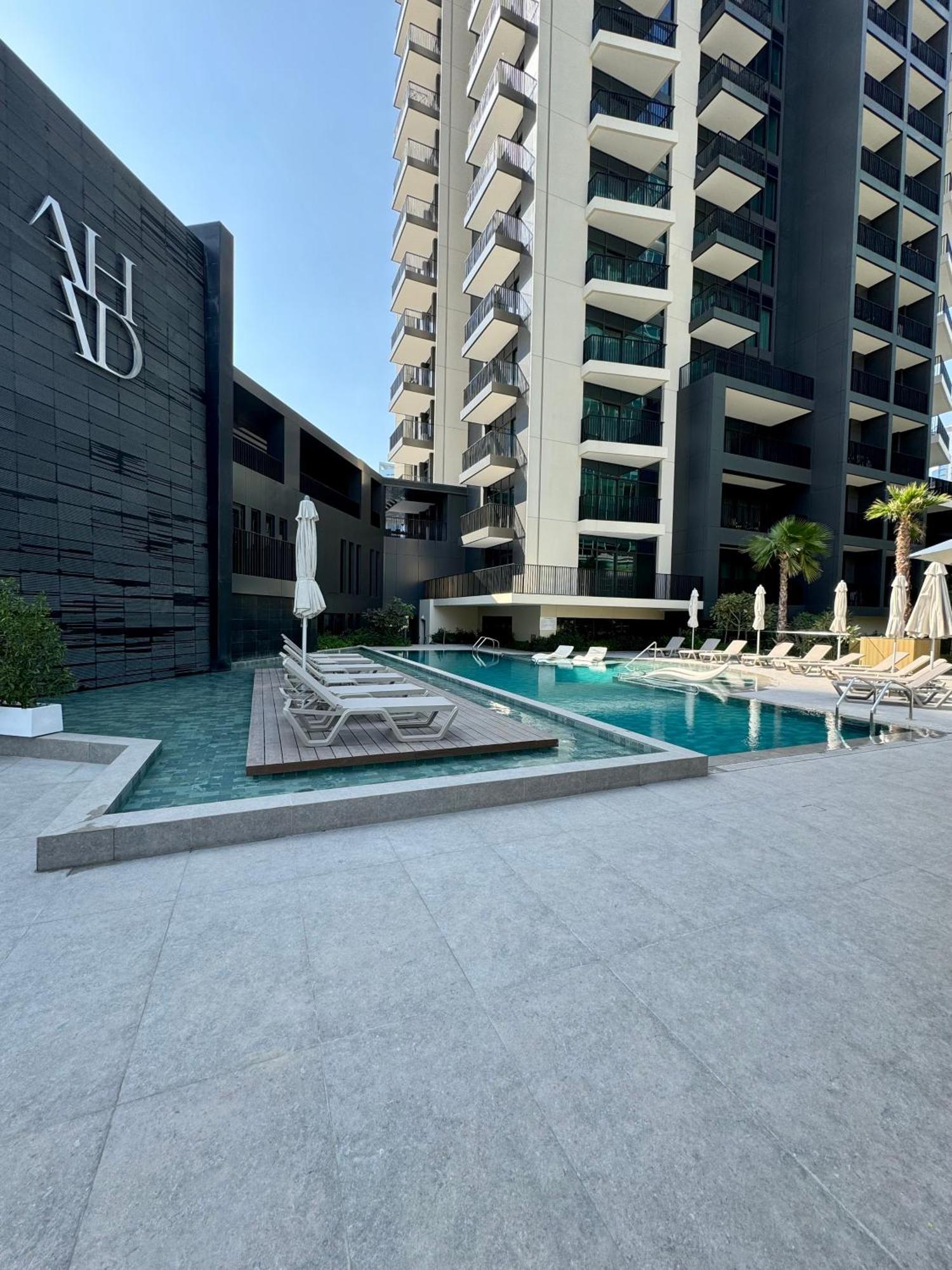 Capsule Flora Business Bay View Burj Khalifa-pool Table-game Arcade-projector-playstation 5