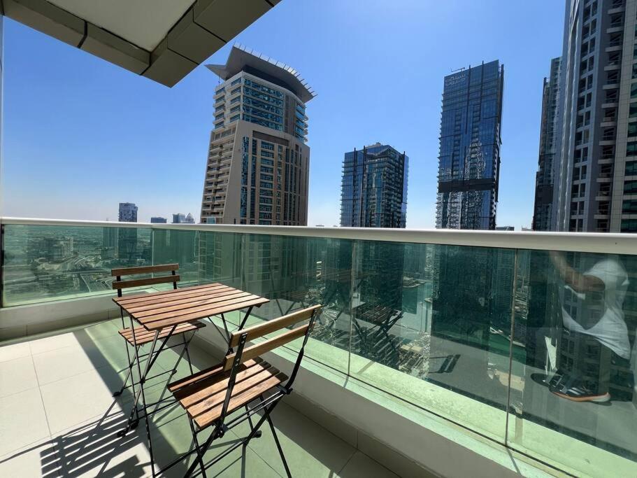 Stunning Views 1 Bedroom Flat, Near & Tram With Free Parking In Marina Dubaï