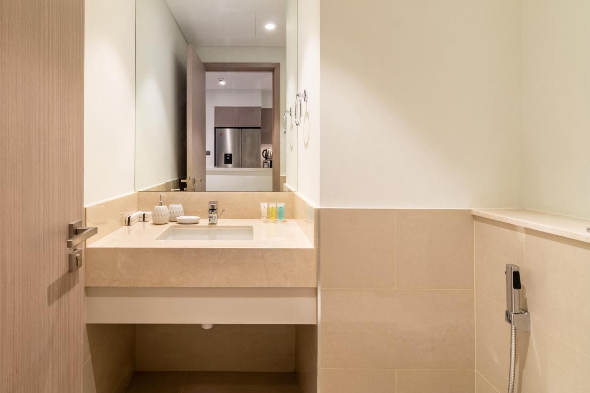 Spacious And Overlooking Burj & Fountains Apartemen Dubai
