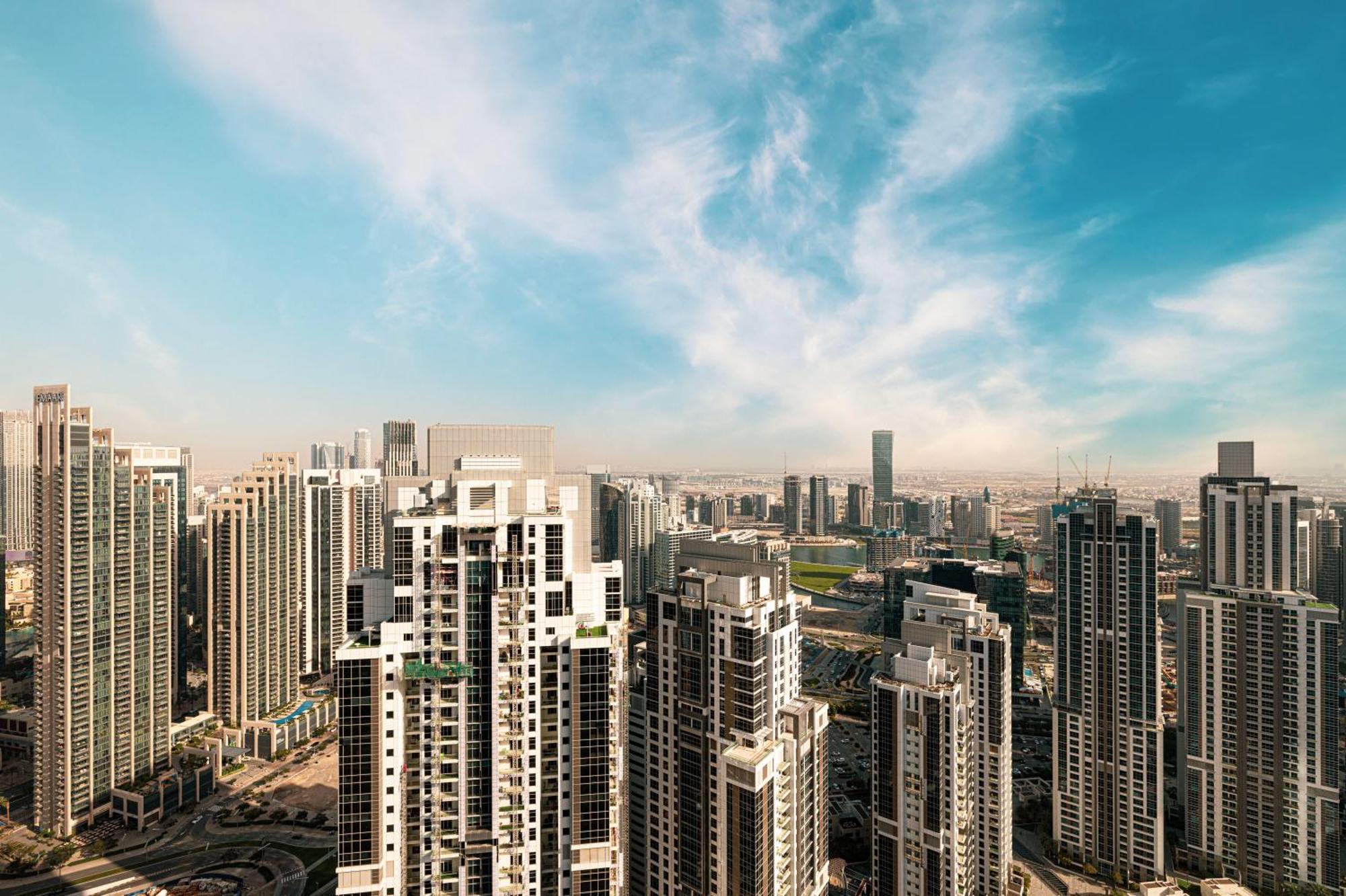 Hausreserv At Paramount Midtown - Infinity Pool With Burj Khalifa View - Luxury Apartemen Dubai