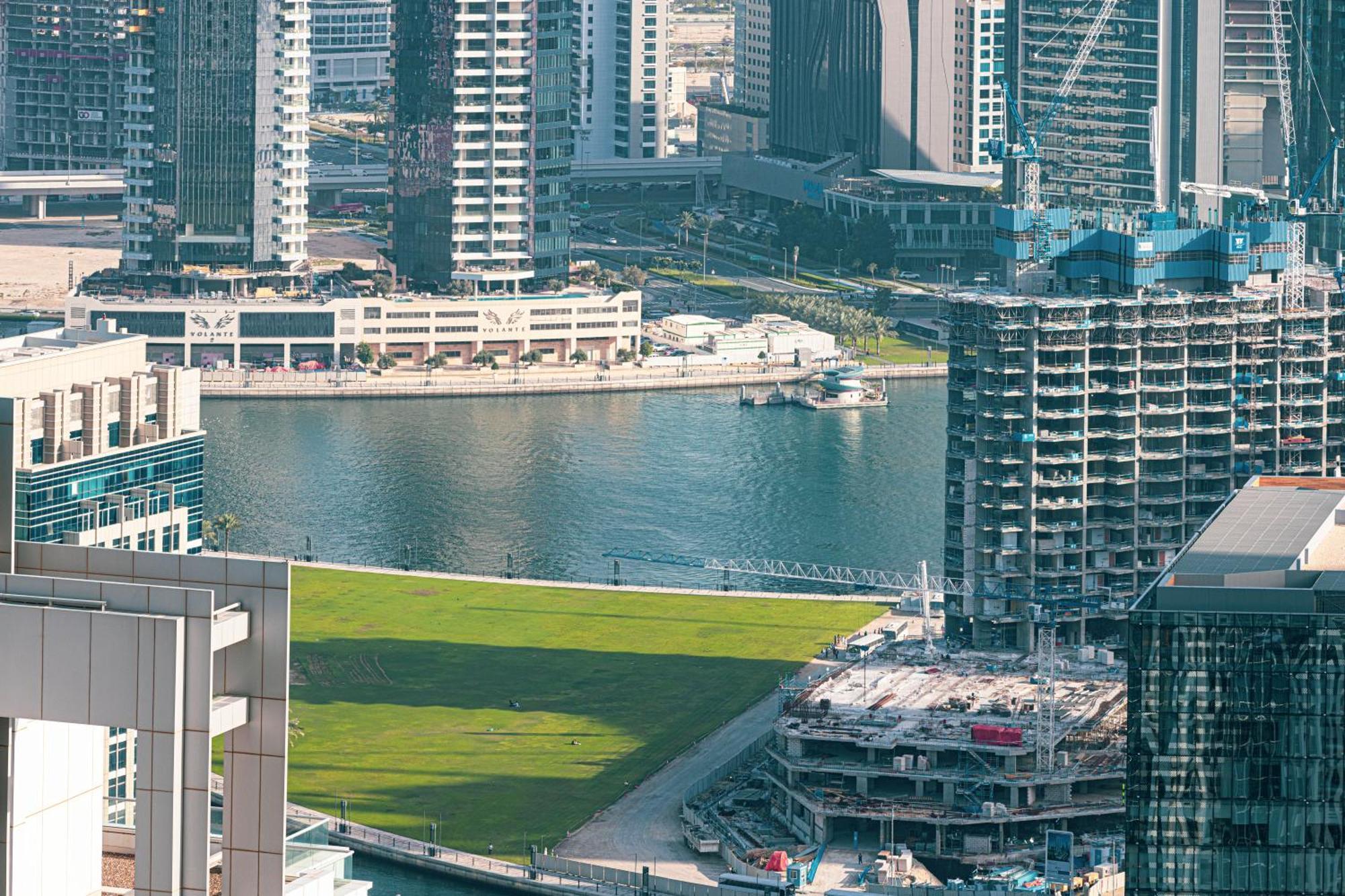 Apartemen Hausreserv At Paramount Midtown - Infinity Pool With Burj Khalifa View - Luxury *