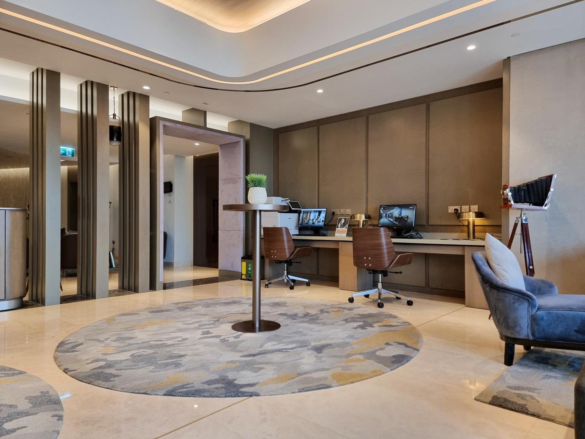 Super High Infinity Pool And Amazing Burj Khalifa View 3 Bedroom In Paramount Midtown Dubaï