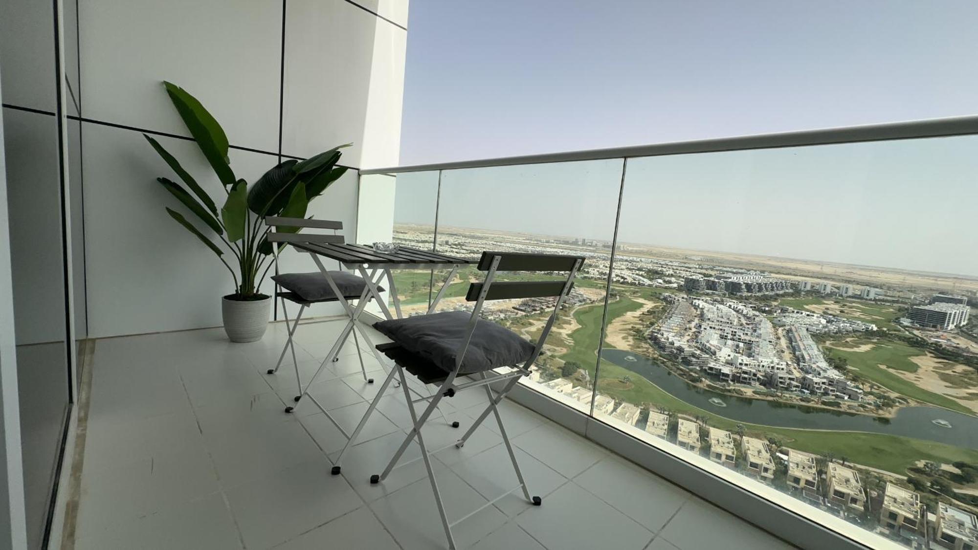 Easygo - Carson Tower C Damac Hills Apartment