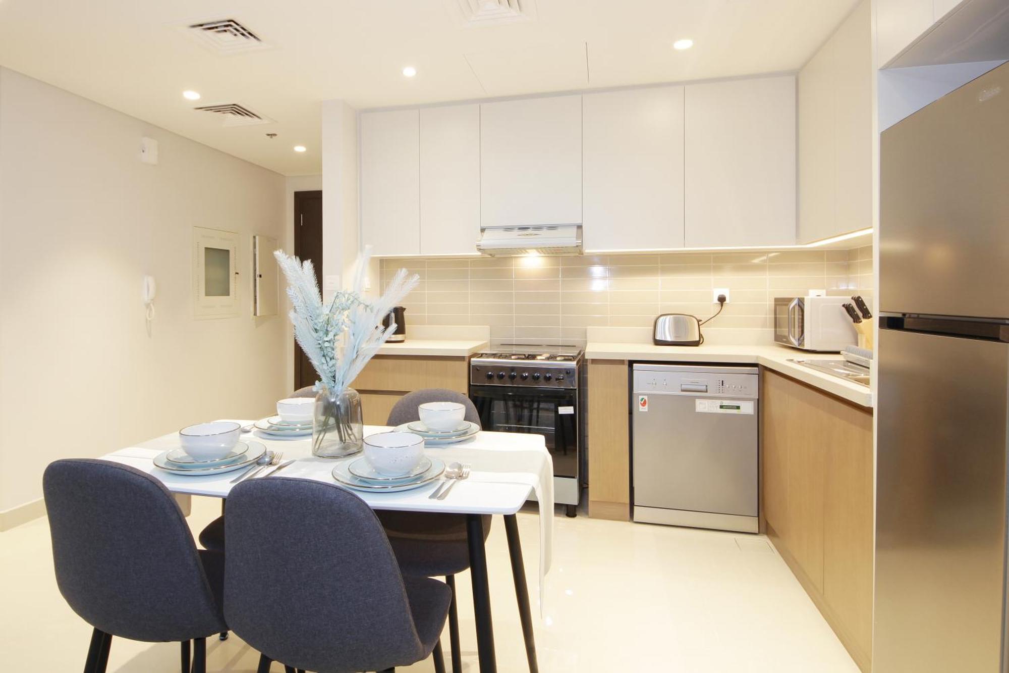 Elegant Waterfront 1bhk In Creek Harbour