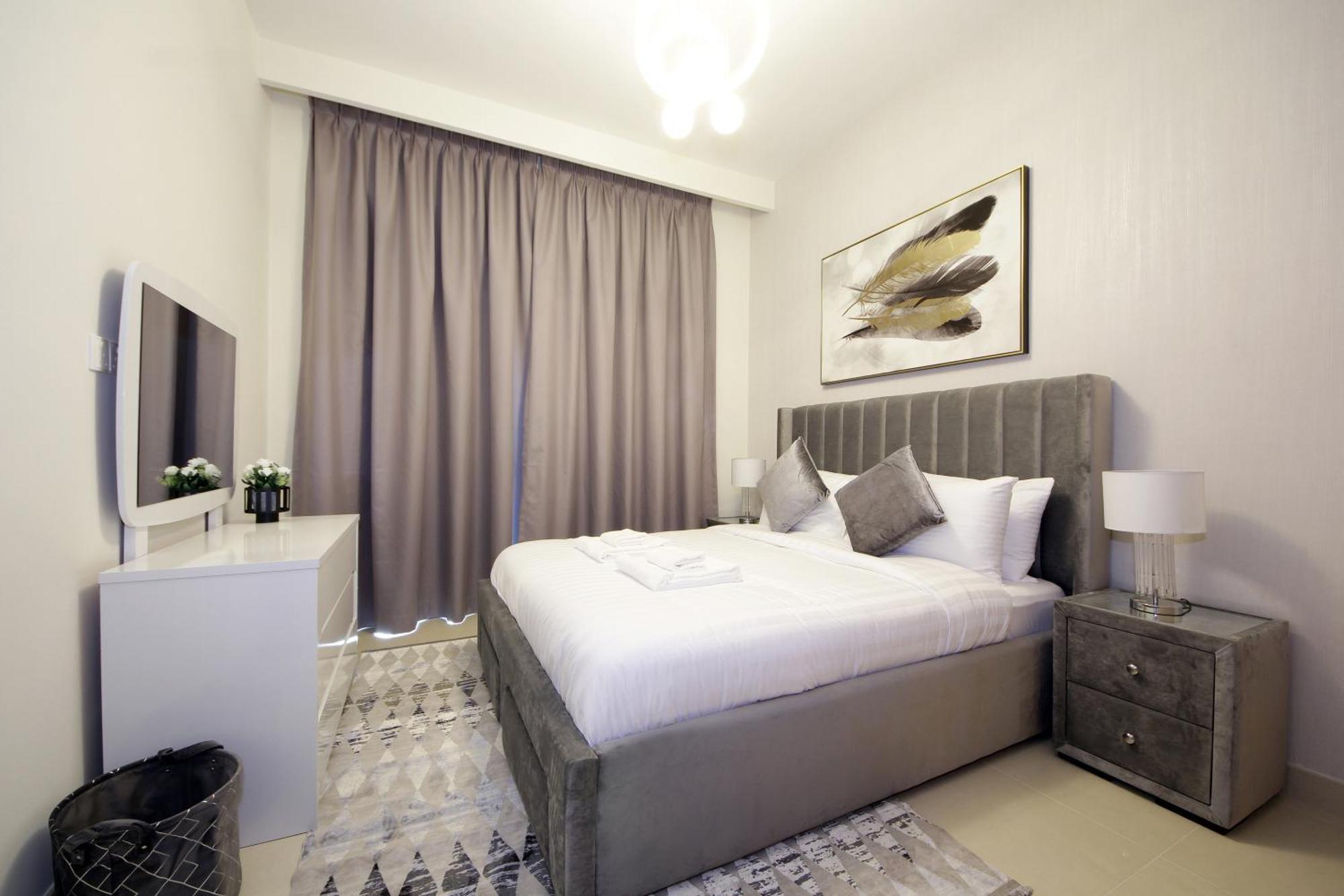 Elegant Waterfront 1bhk In Creek Harbour *