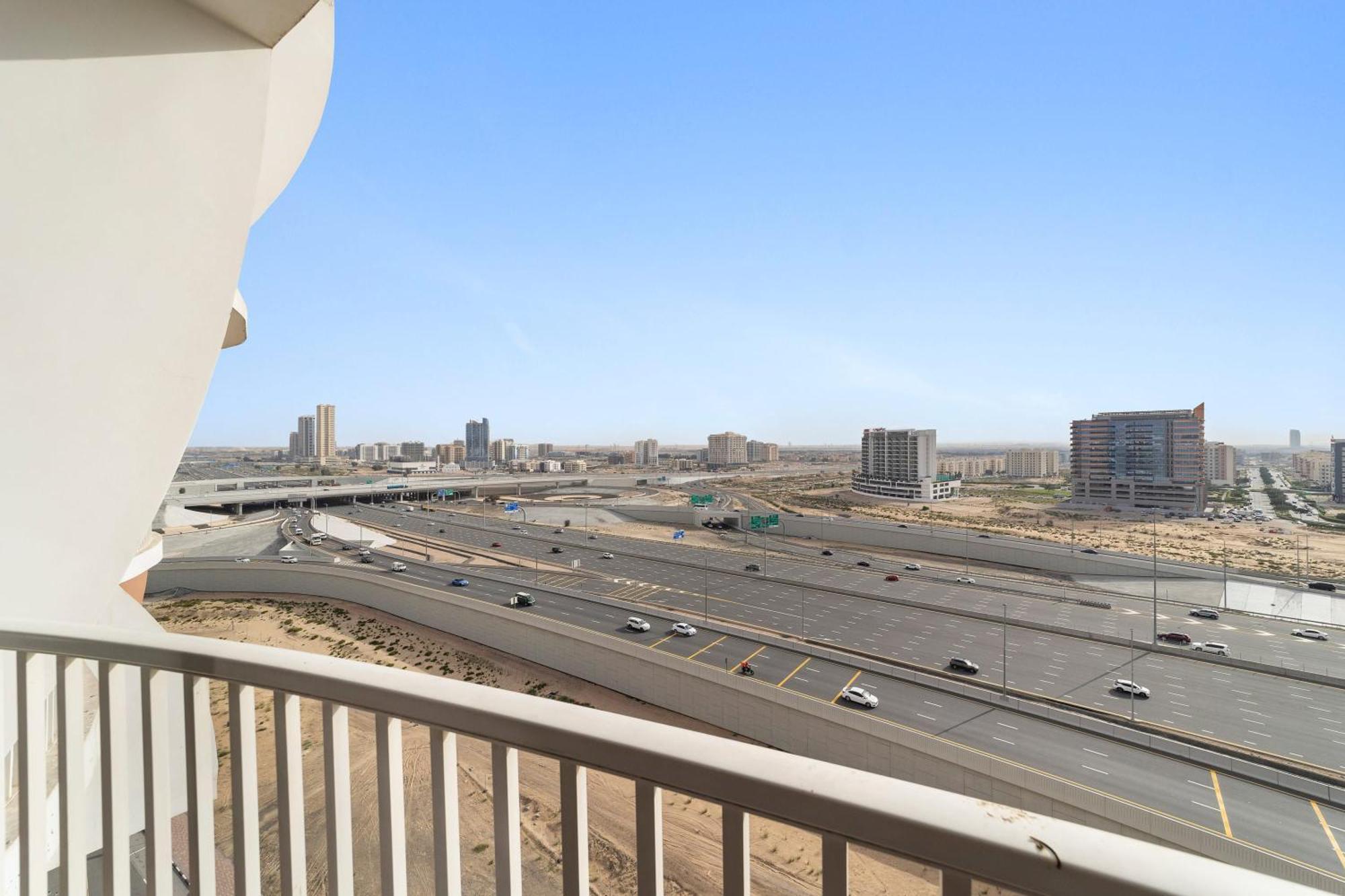 Silkhaus Modern Near Silicon Shopping Mall Dubai