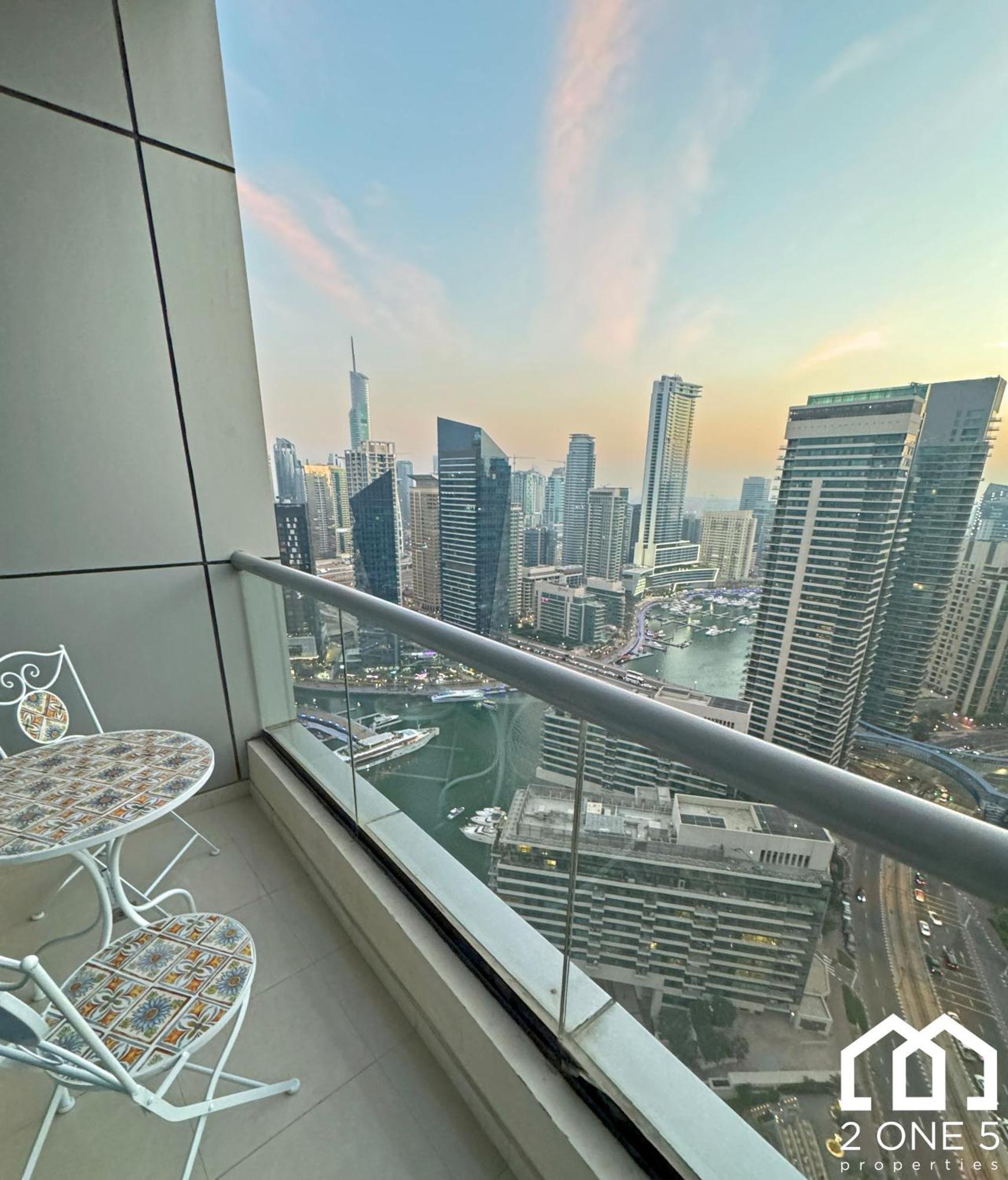 Stylish 2 Bedroom With Marina View Dubaï