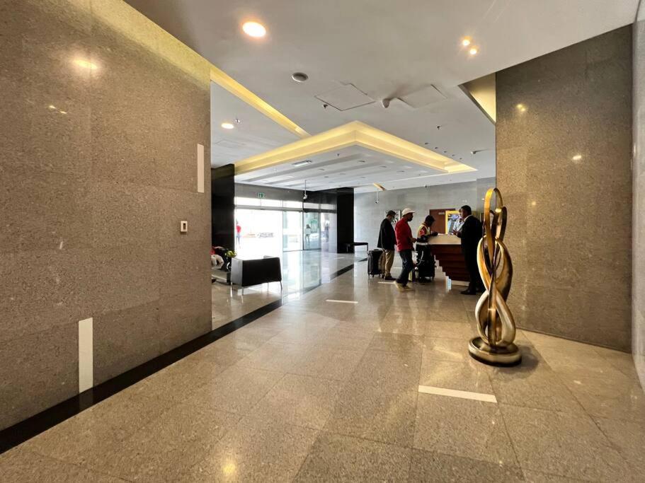 First Class Cozy & Burj, Metro, Mall Nearby Dubai