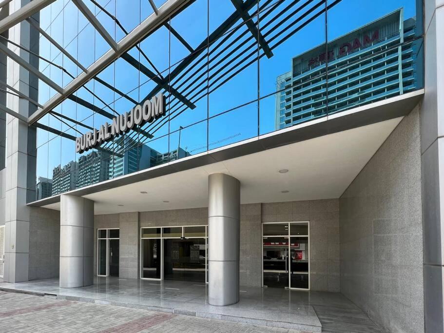 First Class Cozy & Burj, Metro, Mall Nearby Dubai