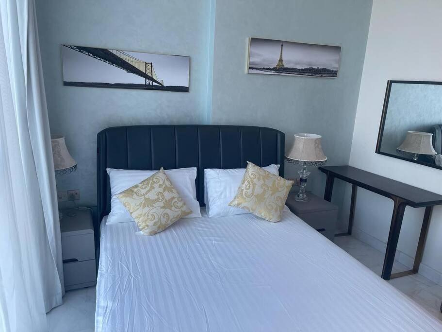 Trendy 1br On Business Bay Canal *