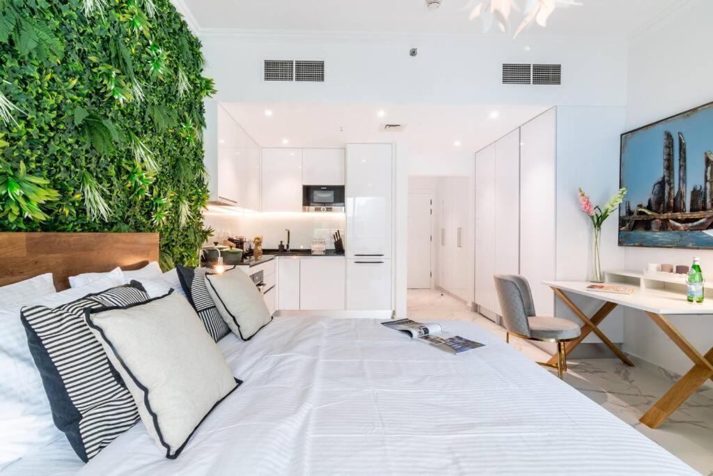 First Class Cozy & Burj, Metro, Mall Nearby Apartamento