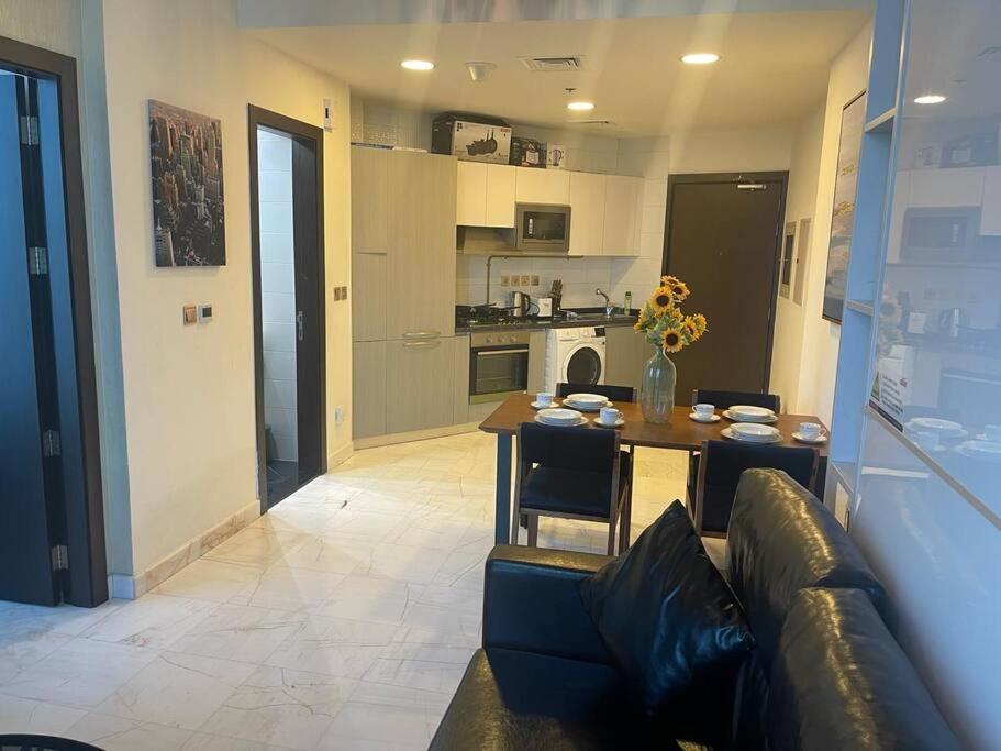 Trendy 1br On Business Bay Canal Appartamento *