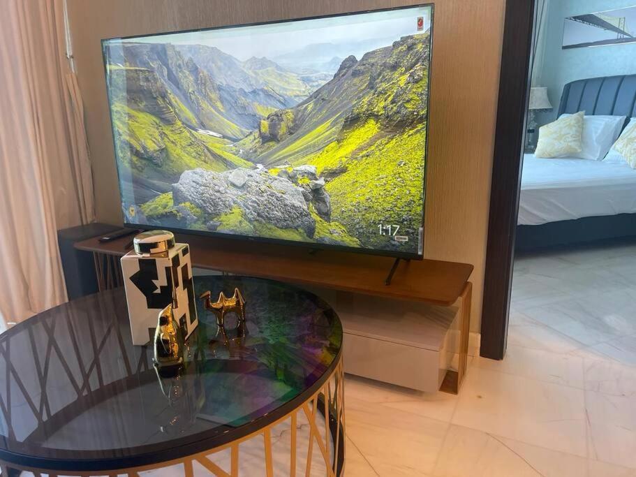Trendy 1br On Business Bay Canal *
