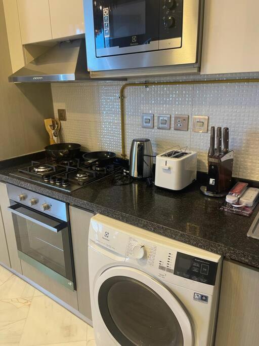Trendy 1br On Business Bay Canal * Dubai
