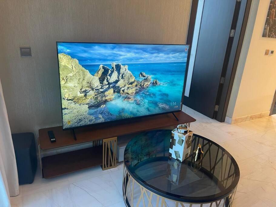 Trendy 1br On Business Bay Canal Appartamento