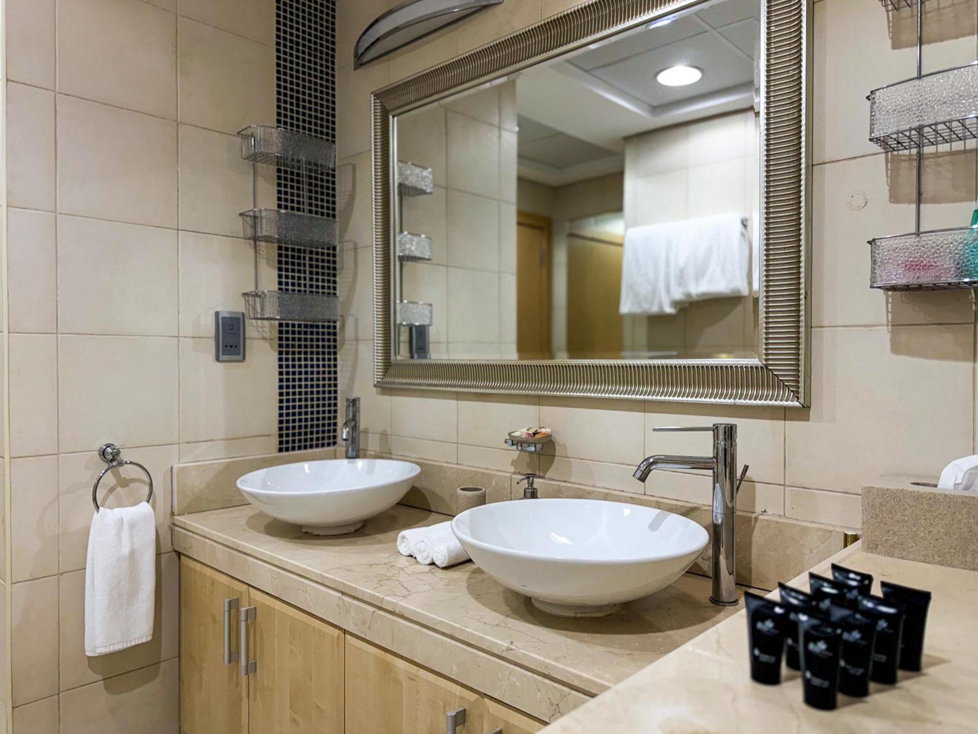 Beachfront 2br - Private In Palm Jumeirah Lägenhet Dubai