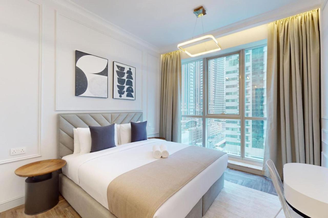 Torch Tower - Glamorous Two Bedroom Apartament