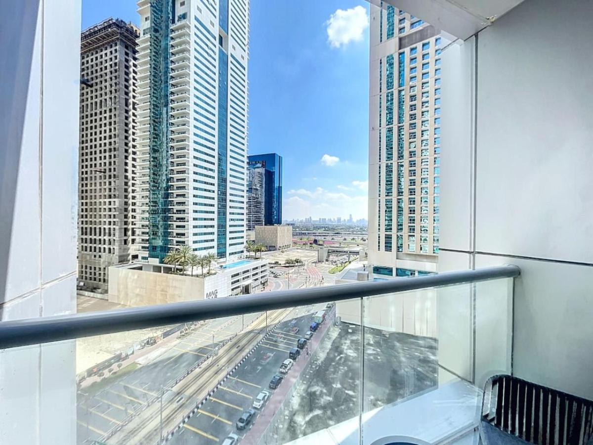 Torch Tower - Glamorous Two Bedroom Apartament *