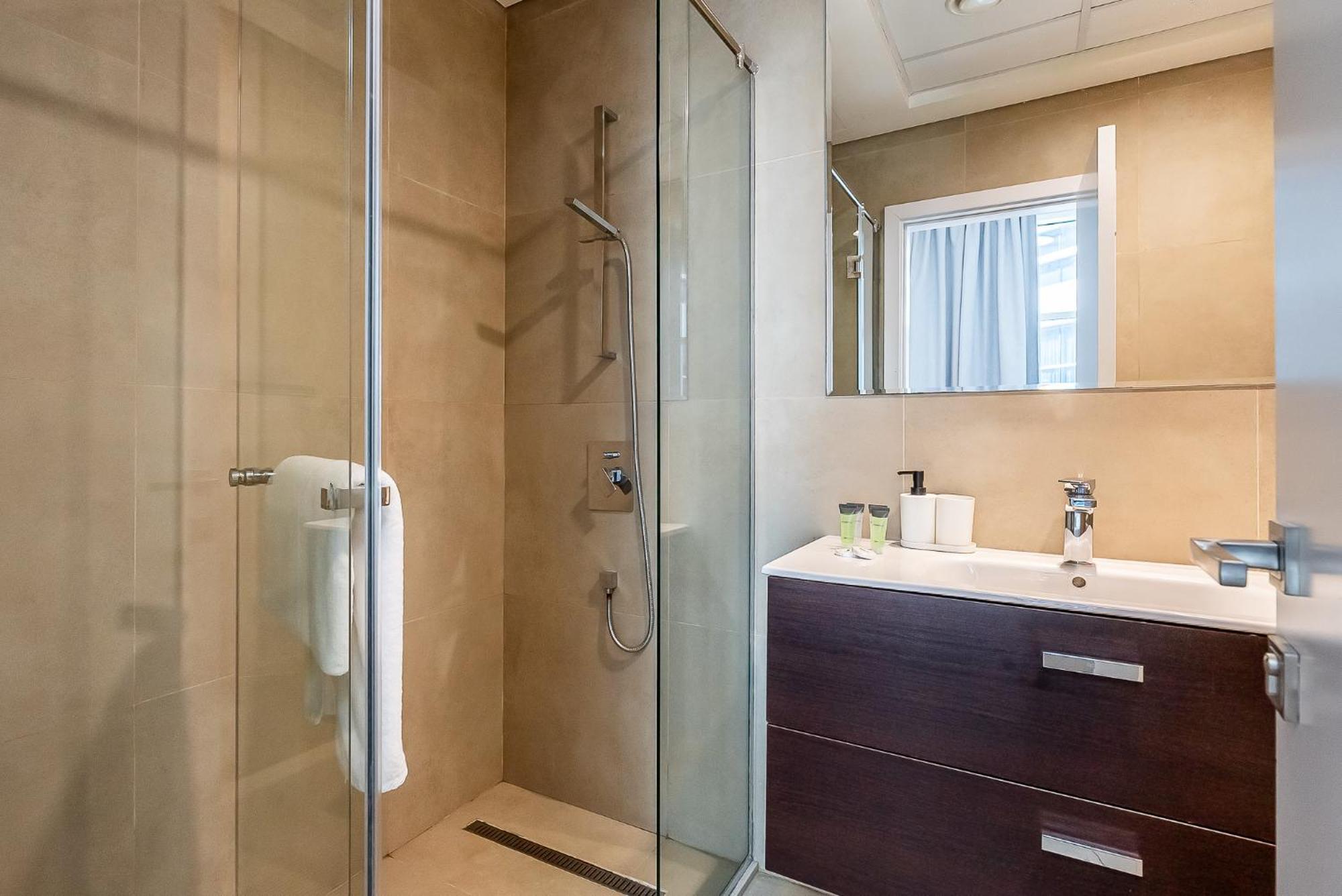 Spacious With Maid In Marina I Marina Arcade * Dubaï