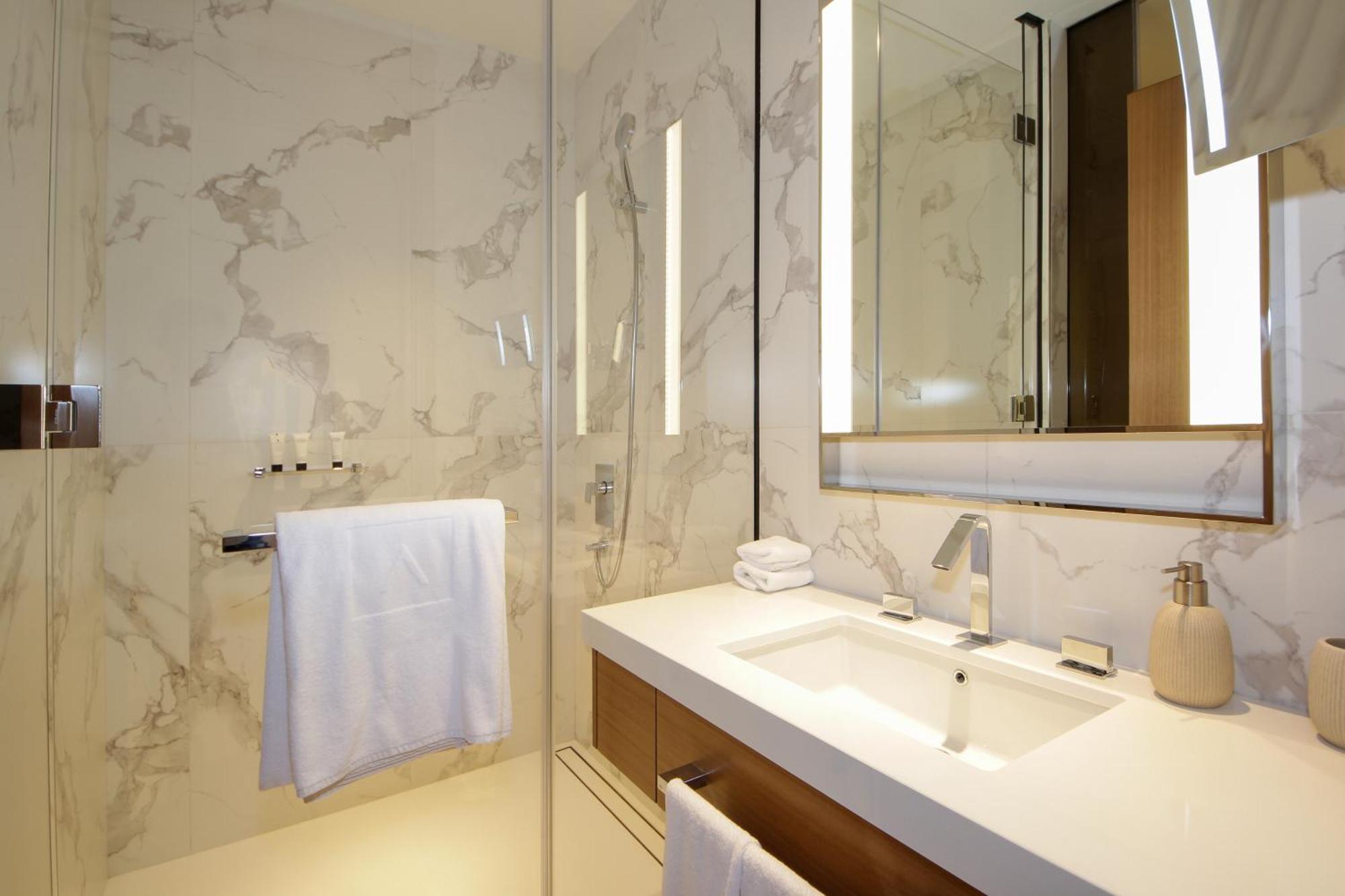 Ultra Modern 2bhk In The Address Opera District Near Mall - Sea View *